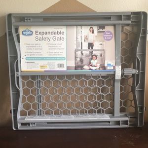 Expandable safety gate